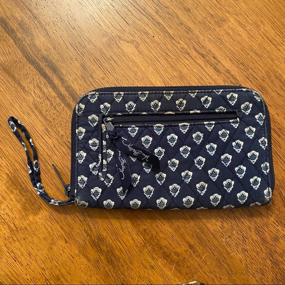 Vera Bradley Nantucket Navy large zip close wallet
